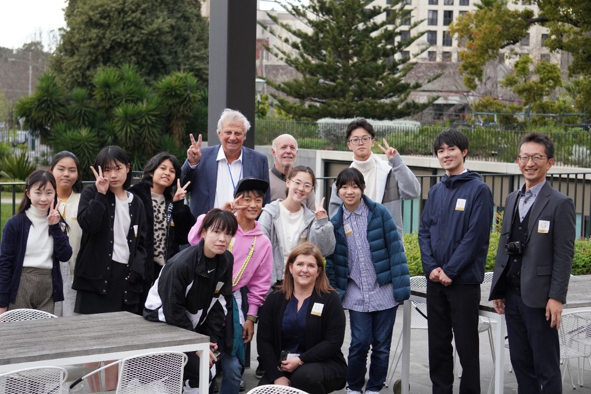 Japanese Exchange Students Visit Parliament